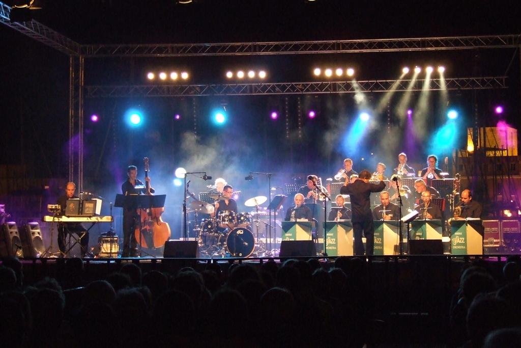 Middle Jazz Orchestra - Big Band