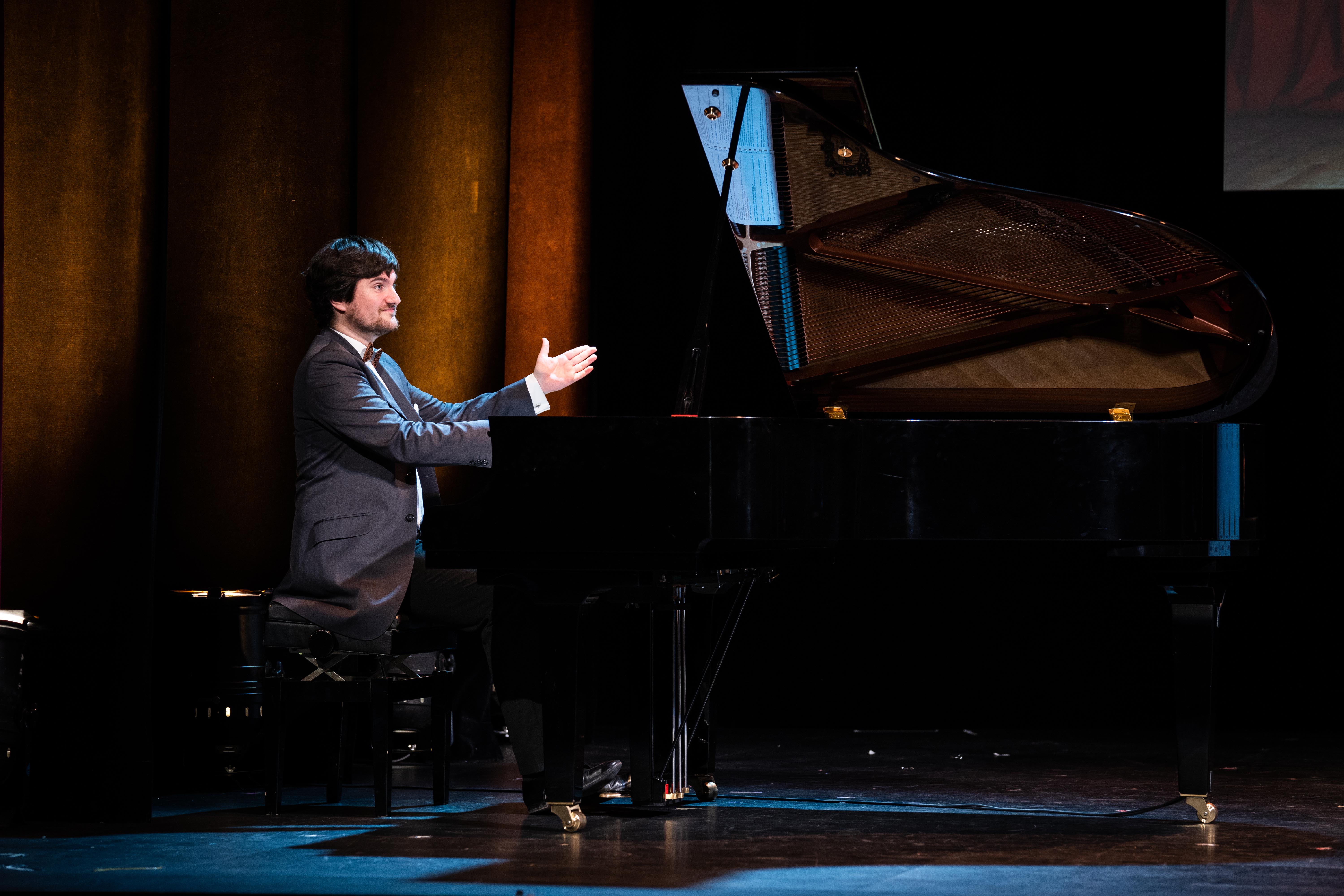 Camille Taver - Pianiste Improvisateur 